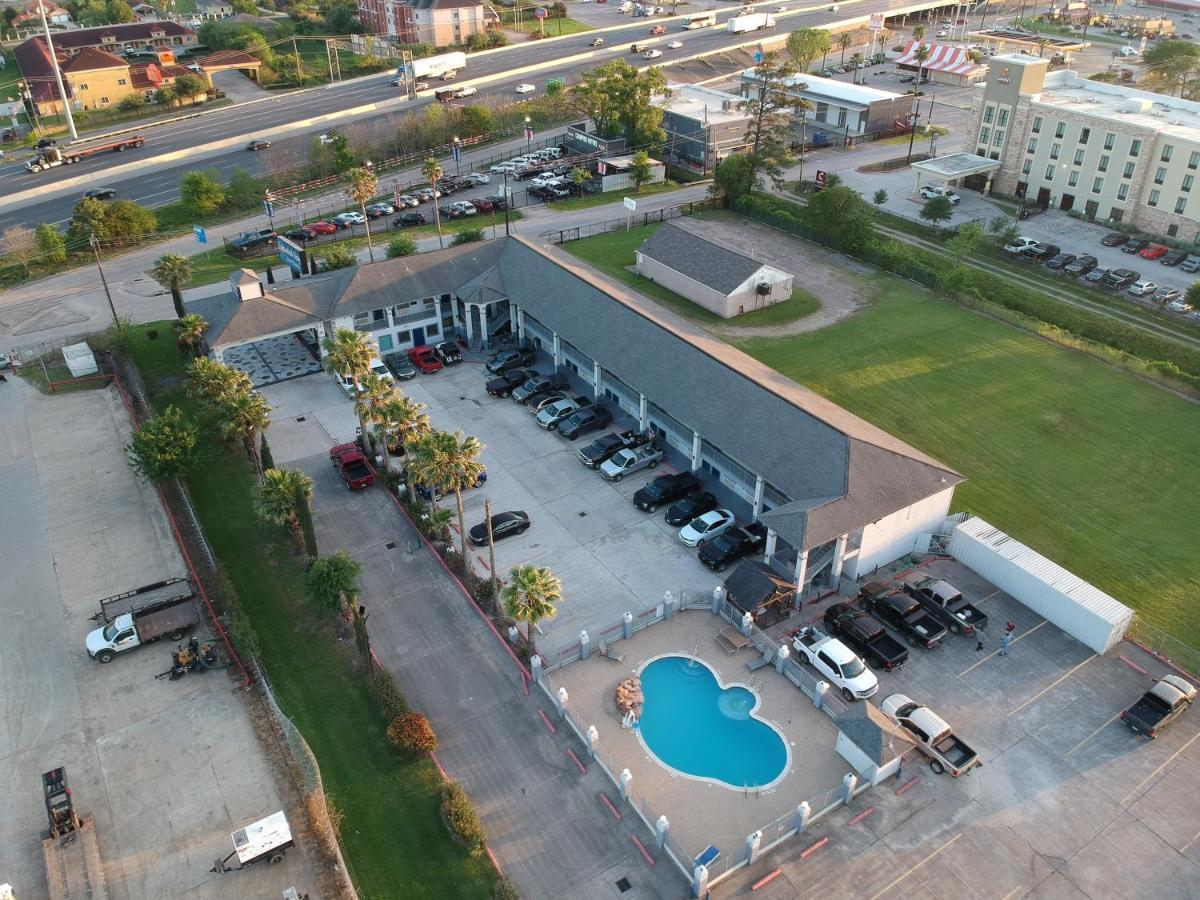 Sunrise Inn & Suites Ченелвью Екстер'єр фото