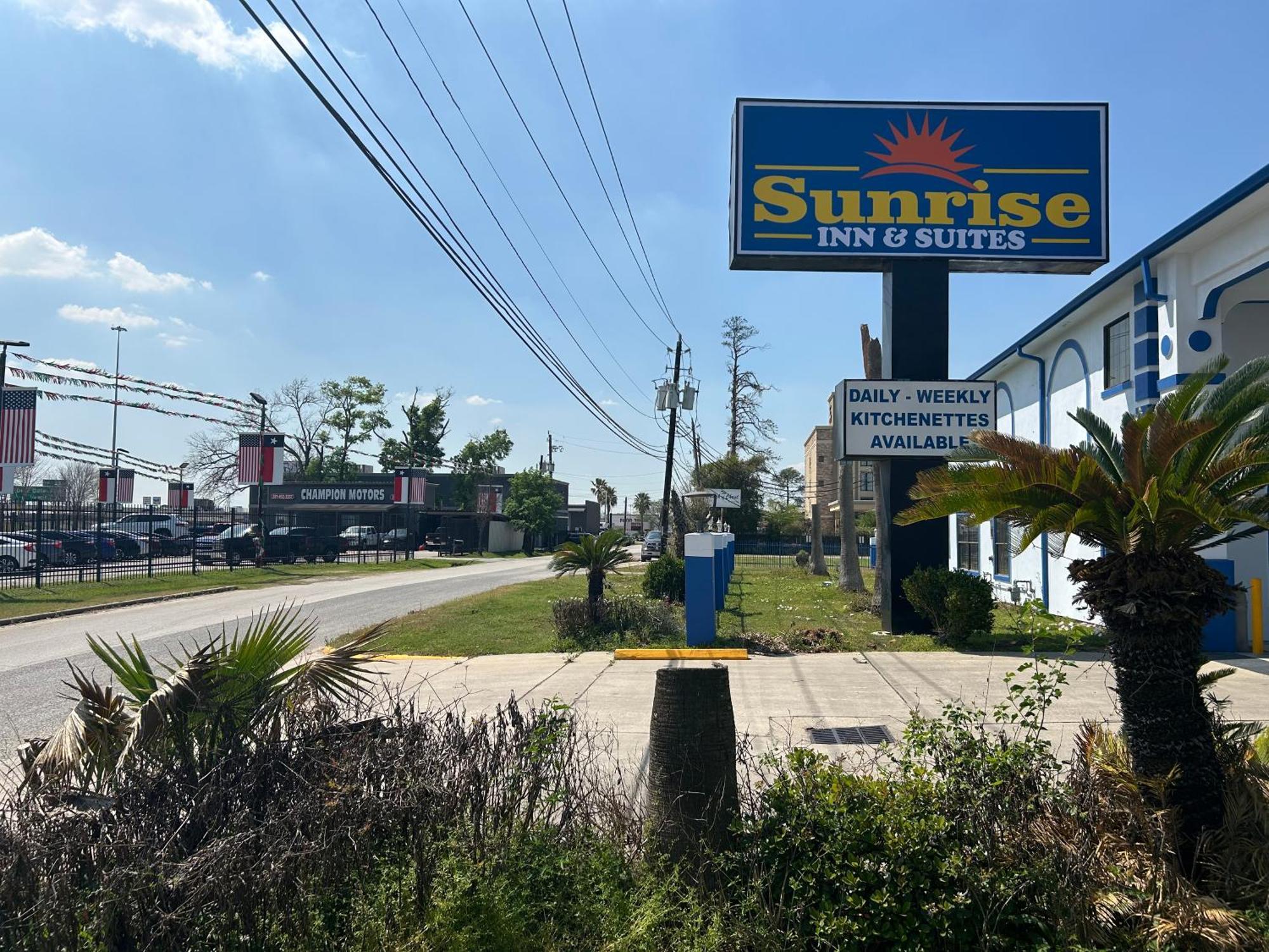 Sunrise Inn & Suites Ченелвью Екстер'єр фото